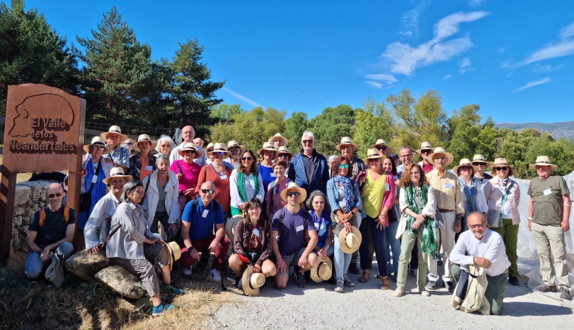 Grupo de viajeros AMAN en Pinilla del Valle (Foto Belén Márquez)