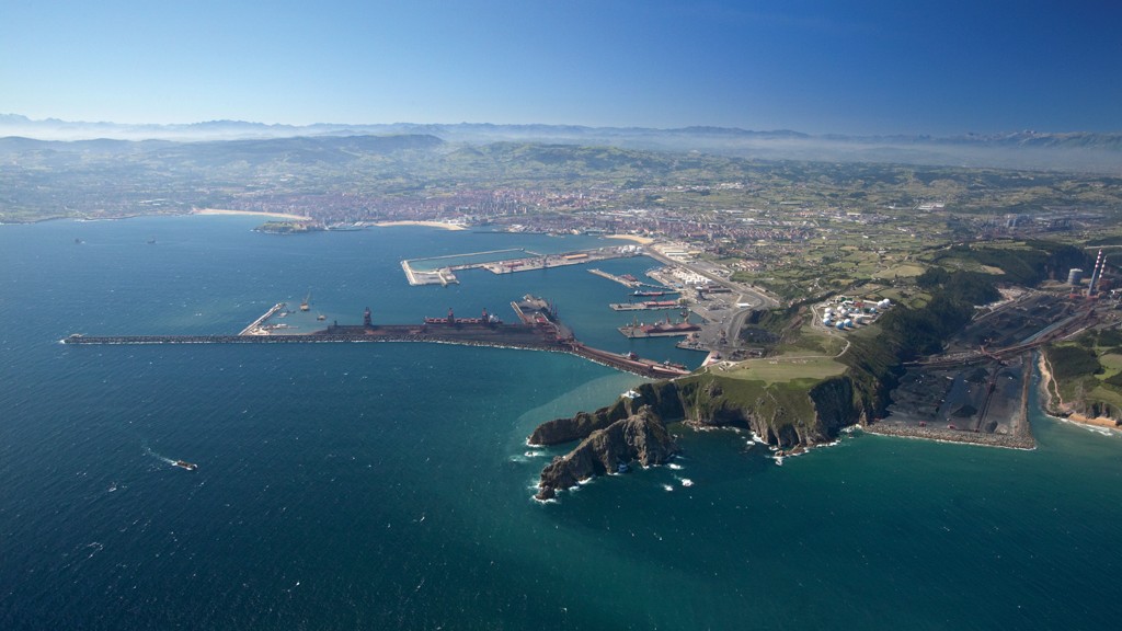 Bahía de Gijón y cabo Torres (© Archivo fotográfico. Museos Arqueológicos de Gijón. FMCE y UP del Ayuntamiento de Gijón/Xixón. Fotografía: Autoridad Portuaria de Gijón)