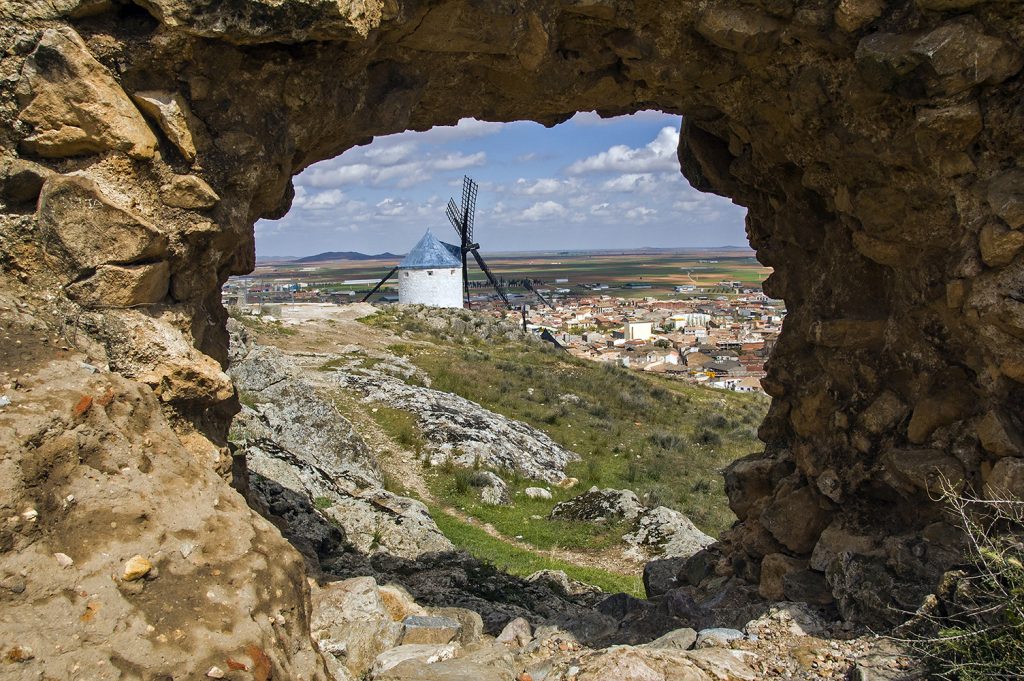 Sancho emergiendo del túnel de la historia