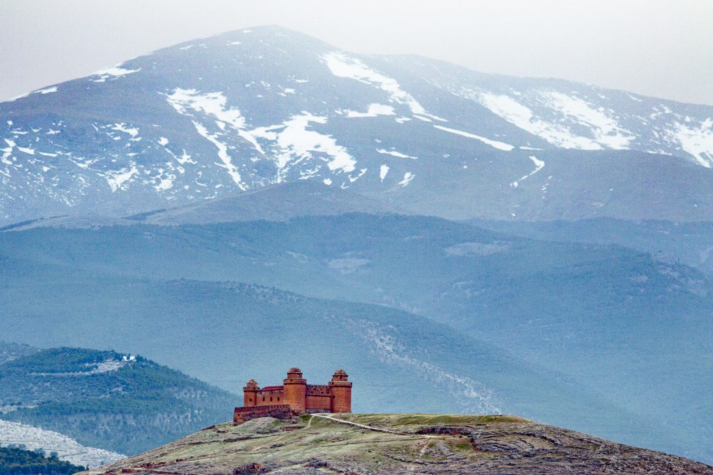 Castillo La Calahorra y Sierra Nevada