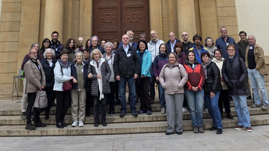 Grupo en la puerta del MAM