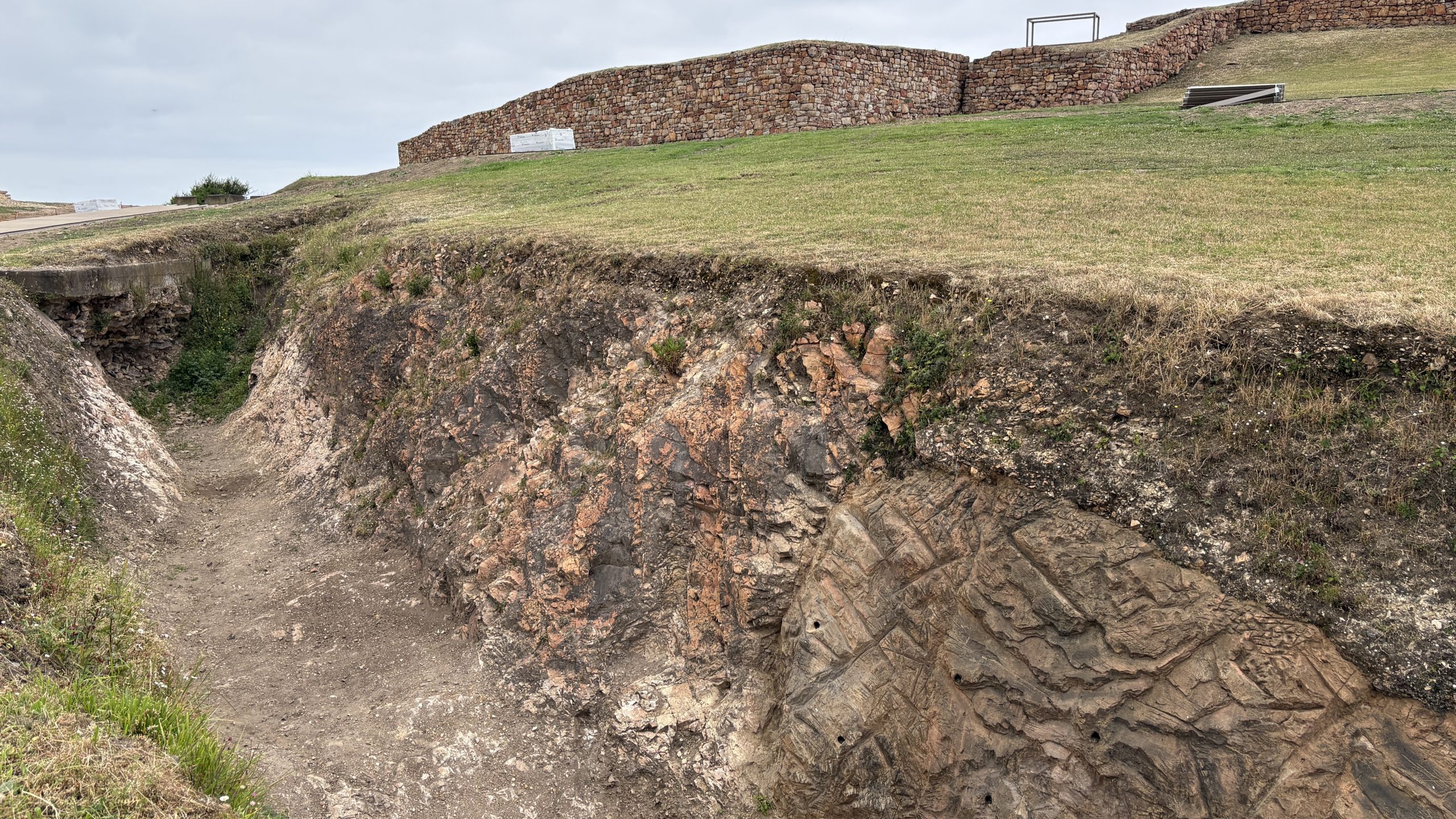 Campa Torres, foso de la muralla (Foto Luis Martin)