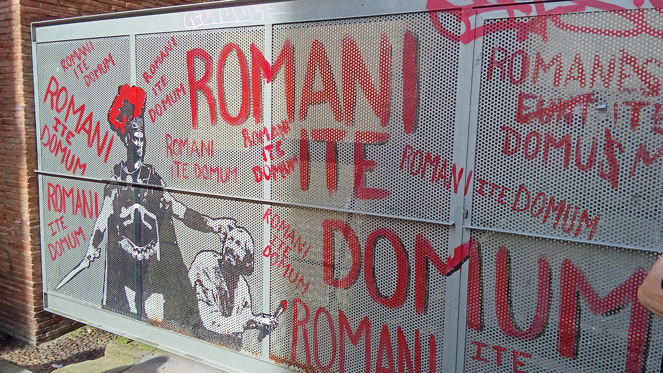 Gijón, graffiti «romano» (Foto Daniel Domínguez) Gijón, graffiti "romano" (Foto Daniel Domínguez)