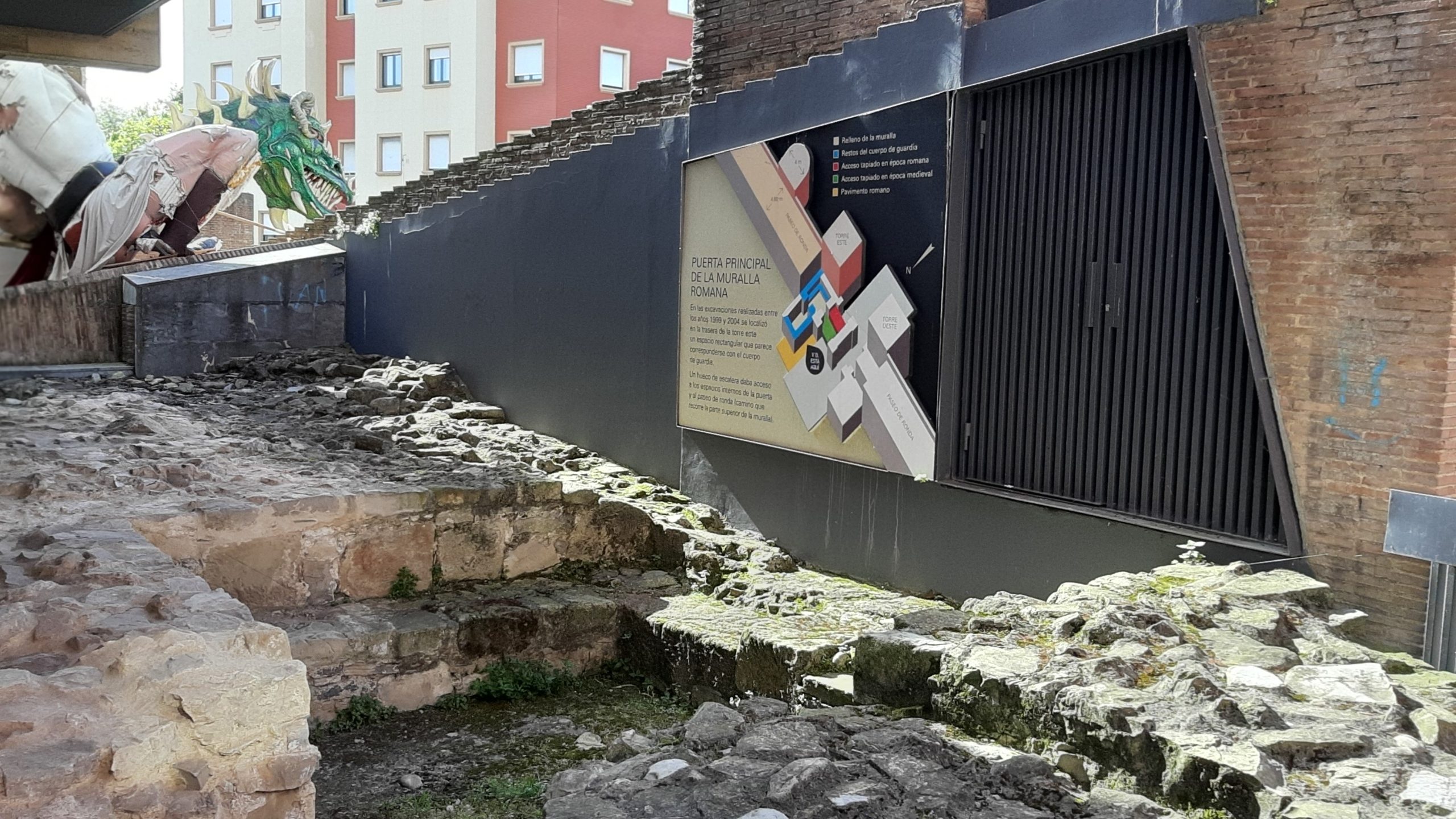 Gijón, restos de las torres de puerta de la muralla romana