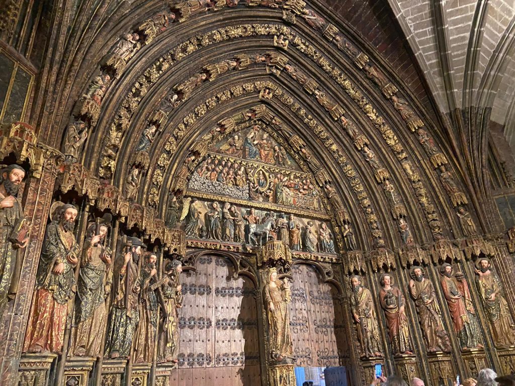Pórtico policromado de Santa María de los Reyes