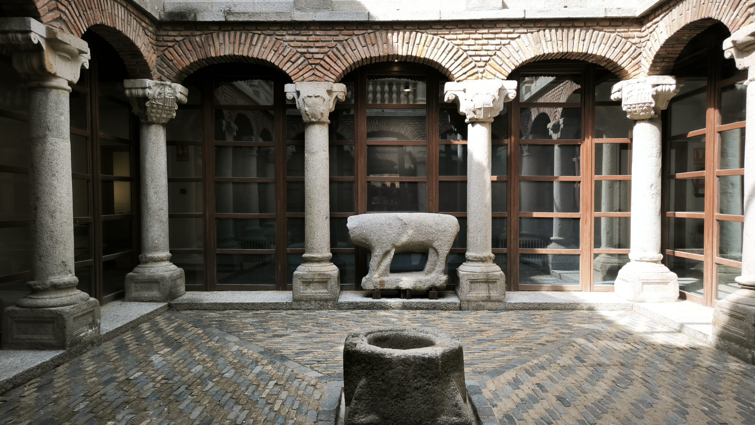 Museo de Ávila, patio Casa de los Deanes