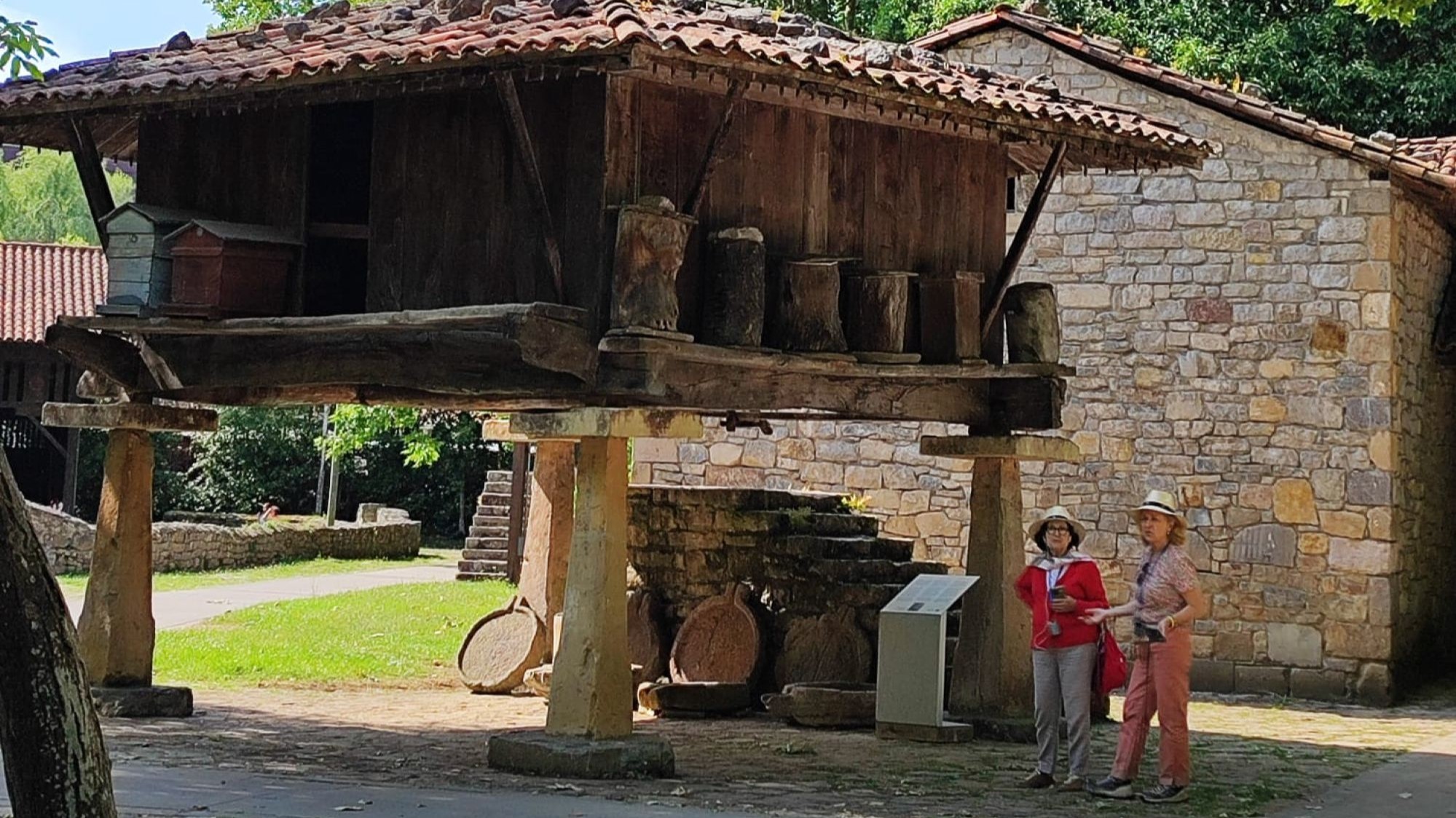 Museo del Pueblo de Asturias, horreo (Foto Margarita Pereda) Museo del Pueblo de Asturias, horreo (Foto Margarita Pereda)