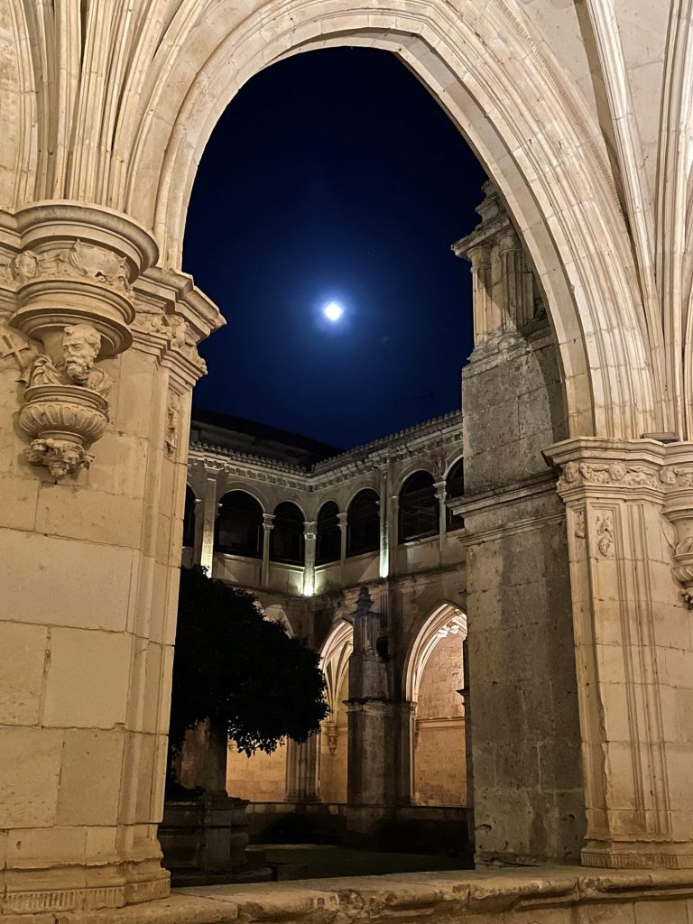 Luna y silencio